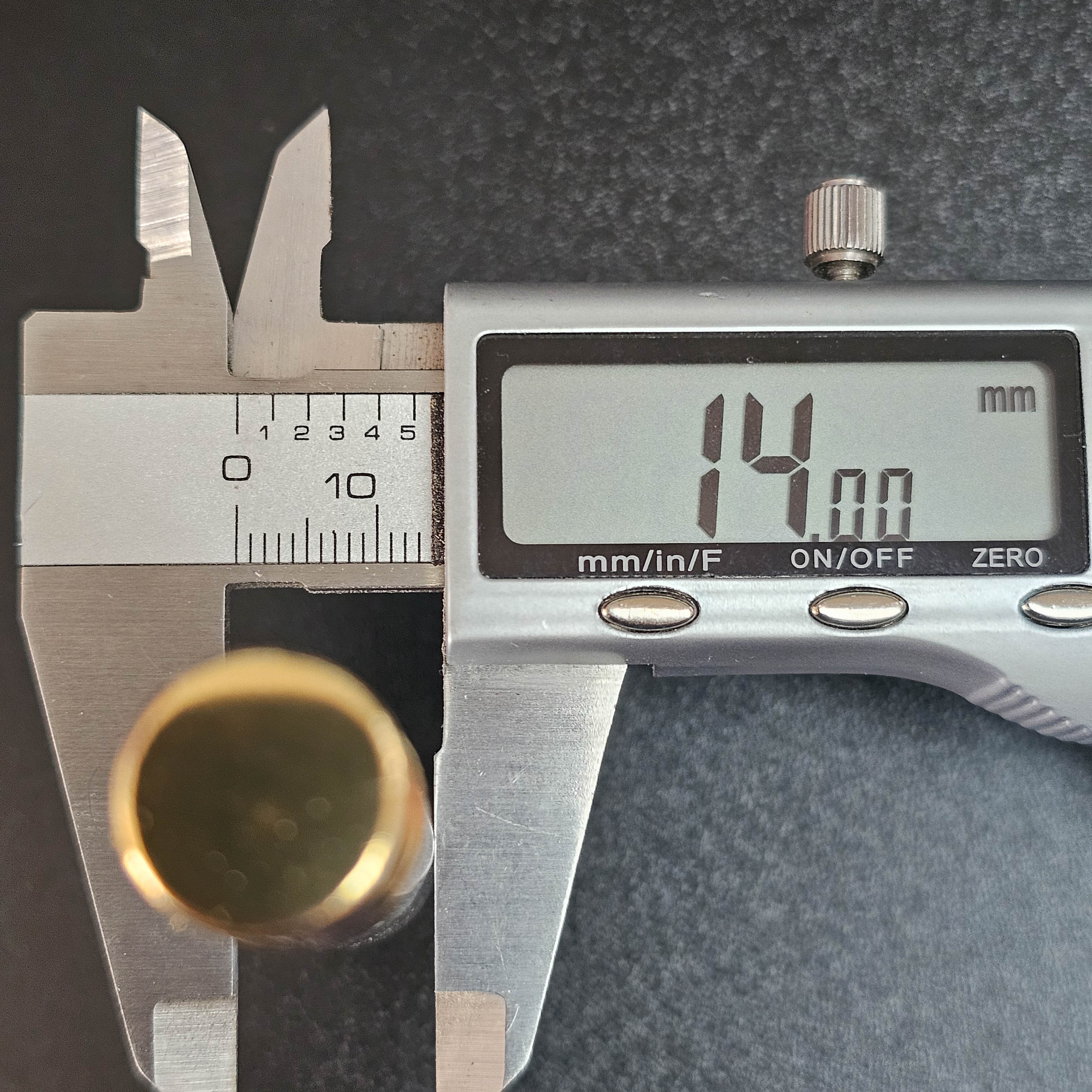 Glass bottle diameter measured at 14.00mm