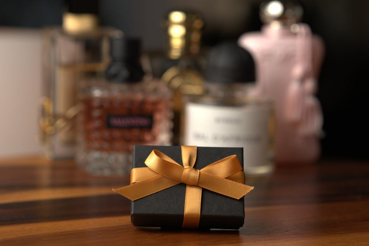Stocking Stuffer Discovery Set for her, five fragrances and a gift box