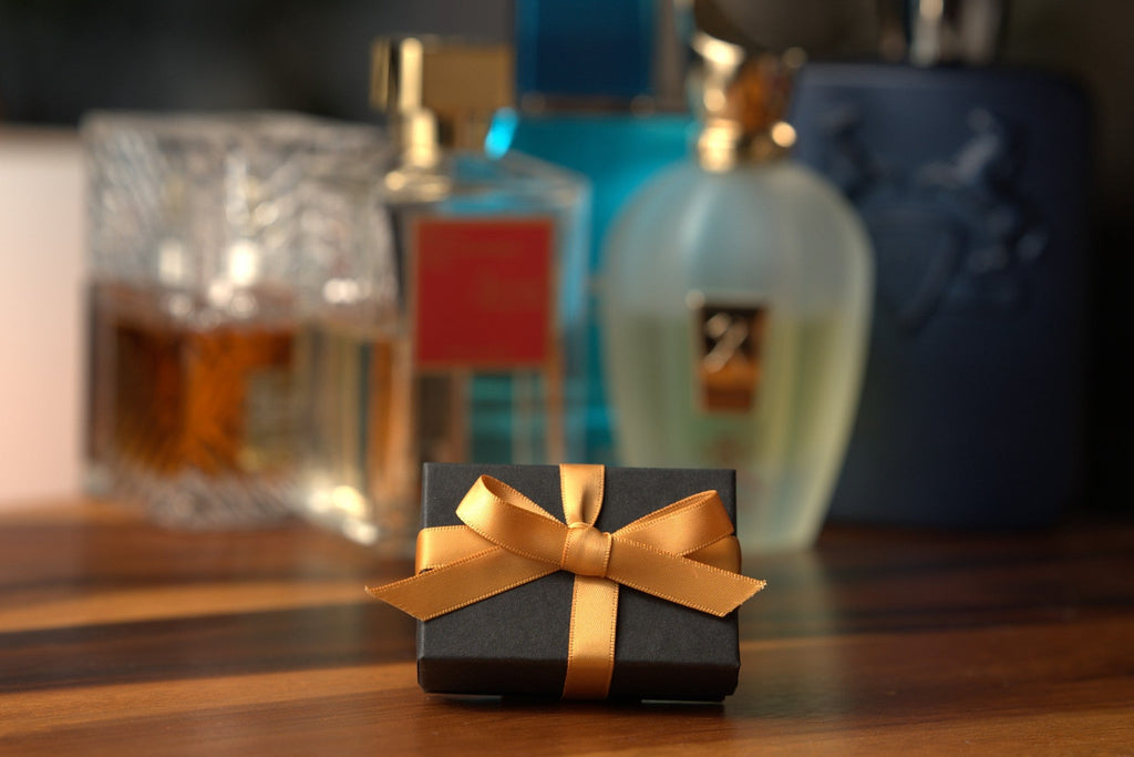 Stocking Stuffer Discovery Set for us, five fragrances and a gift box